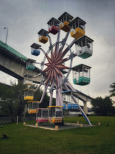 abandoned ferris wheel yuanshan taipei