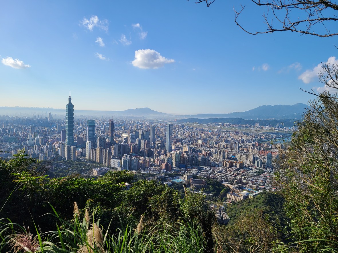 stunning view of taipei skyline