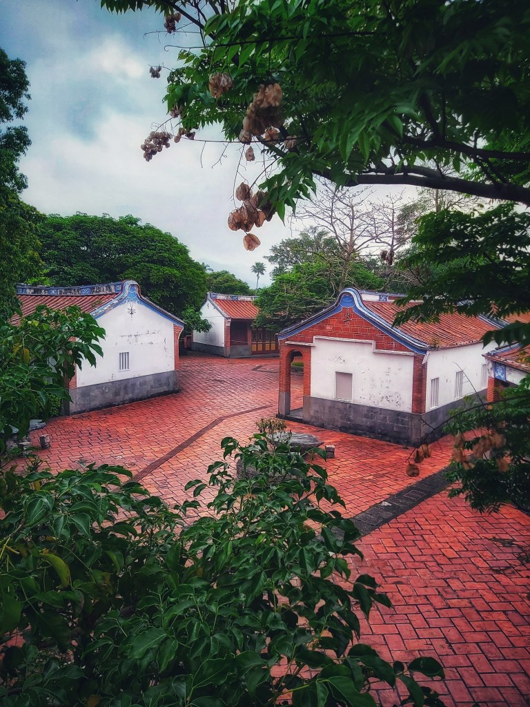 Overview of Yuanshan Abandoned Amuzement Park